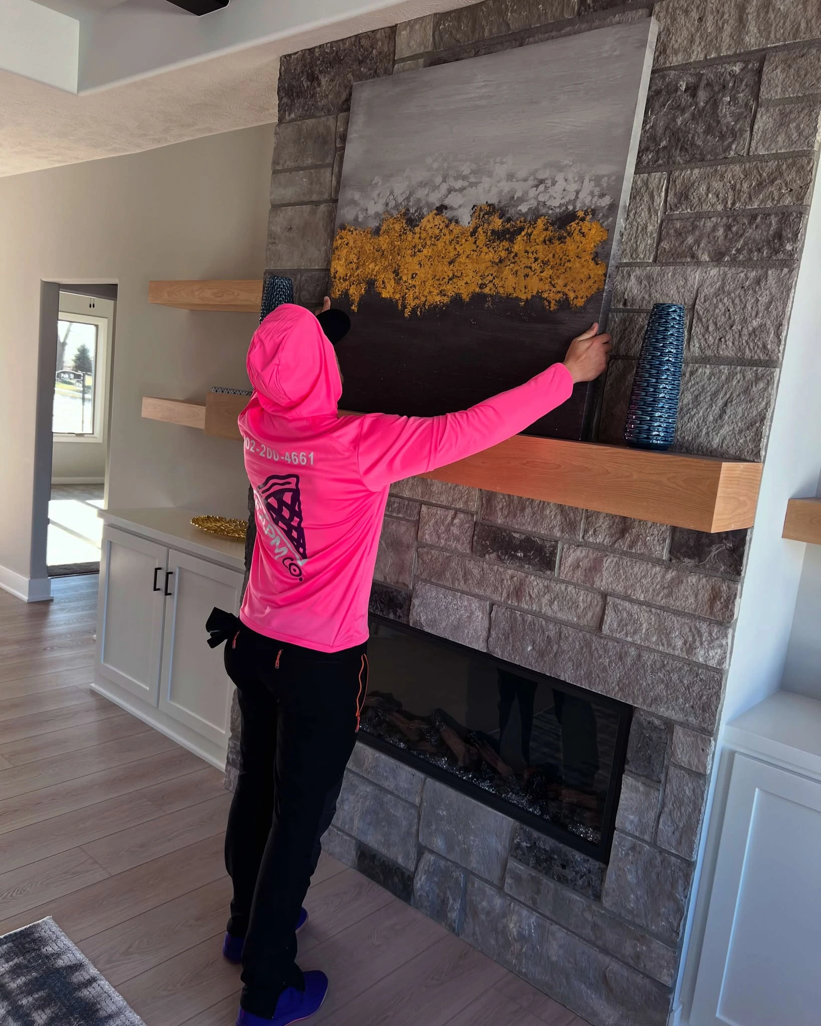 Omaha Moving Services–Easy As Pie Movers Handling Artwork Easy As Pie Moving Co mover carefully placing artwork in Omaha home