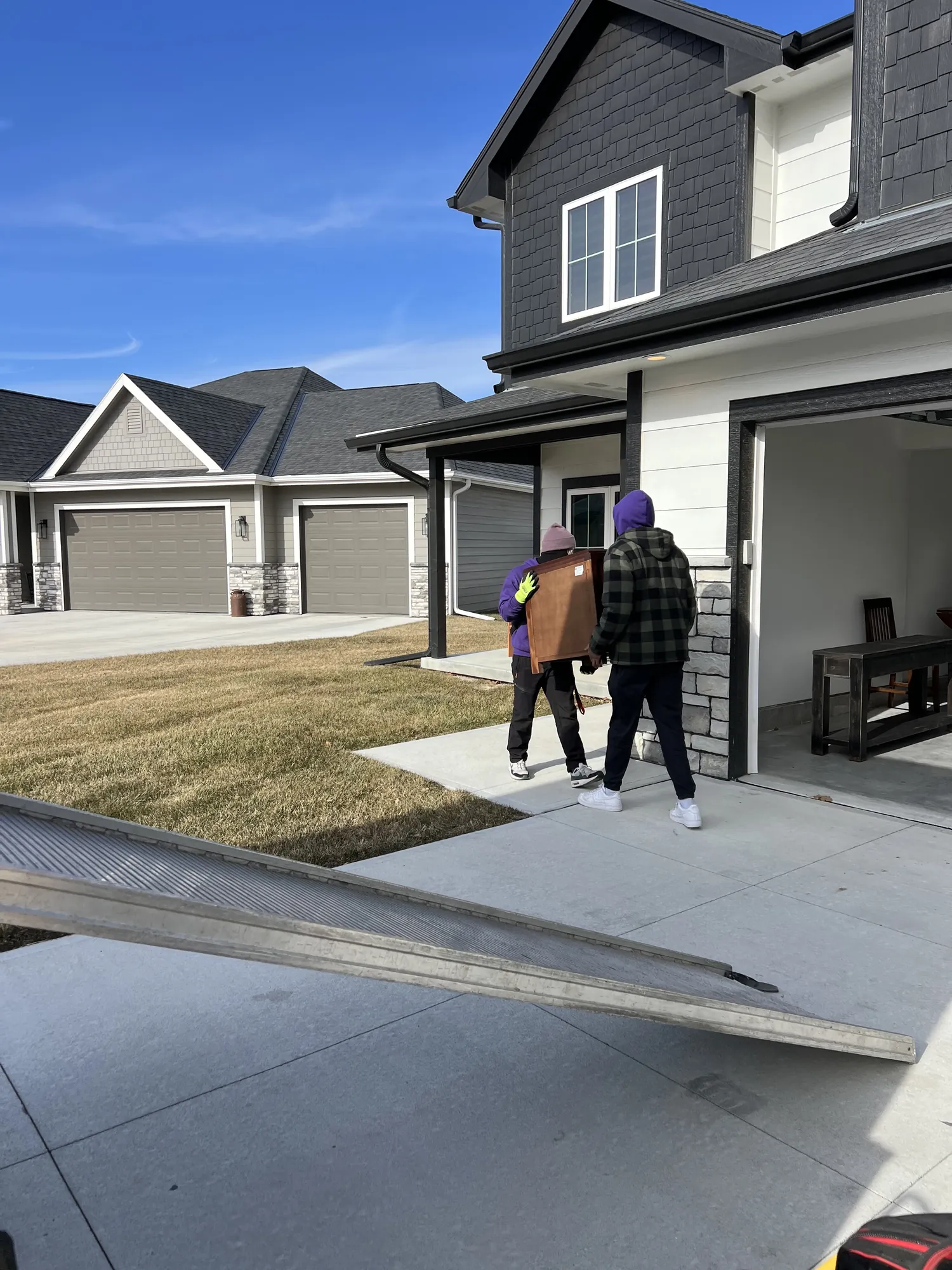 Easy As Pie mover walking up to a customer's home from the moving truck ramp