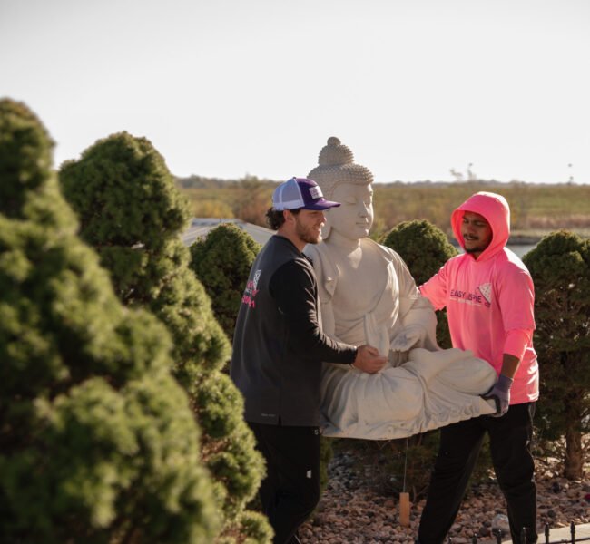 Local moving Omaha, easy as pie moving large statue